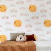 Papel pintado N05 nubes y sol gris y amarillo habitación infantil
