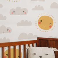 Papel pintado N05 papel infantil nubes y sol gris y amarillo habitación infantil cuna