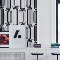 Retro black and white lines wallpaper