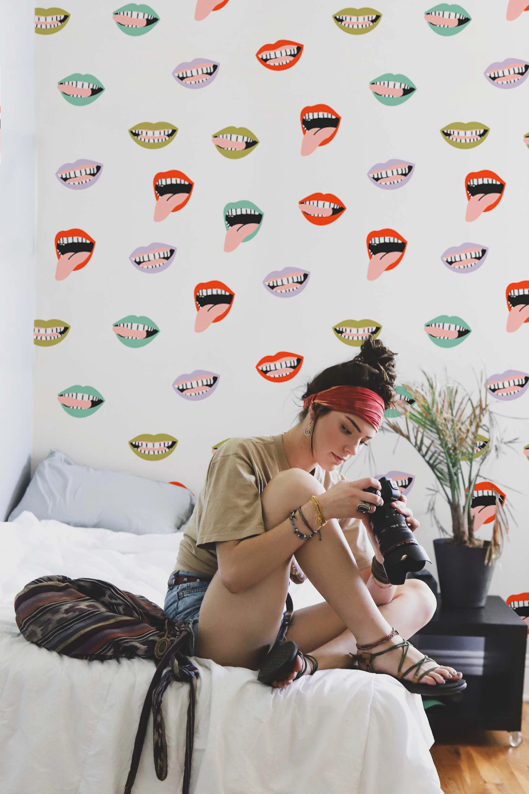 N43 Pop Urban Mouths Multicolored Fun Bedroom Wallpaper