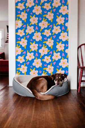 Papel pintado N126 campos de flores sobre fondo azul salón