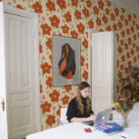 Papel pintado N126 campos de flores rojo naranja oficina