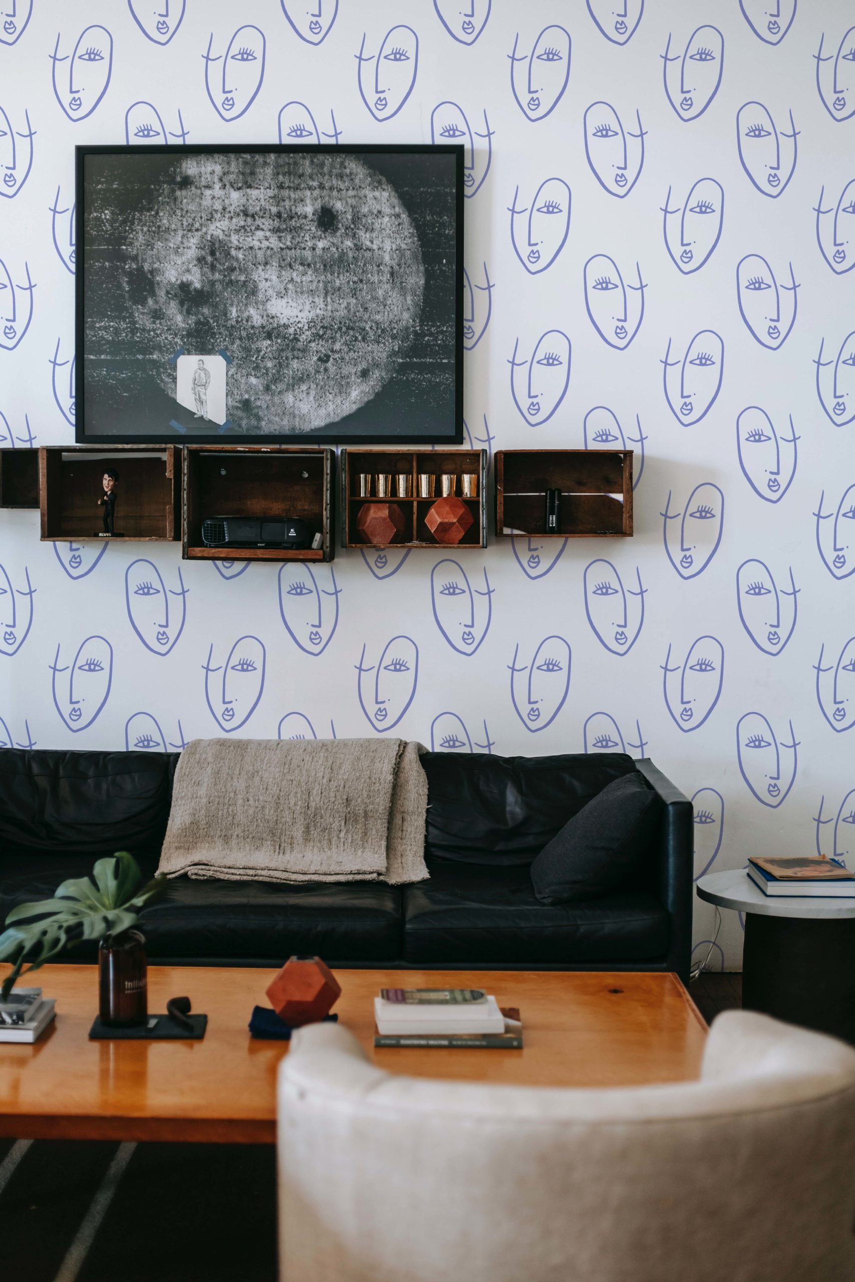 n139 n139 frente a faca, rostros de mujeres