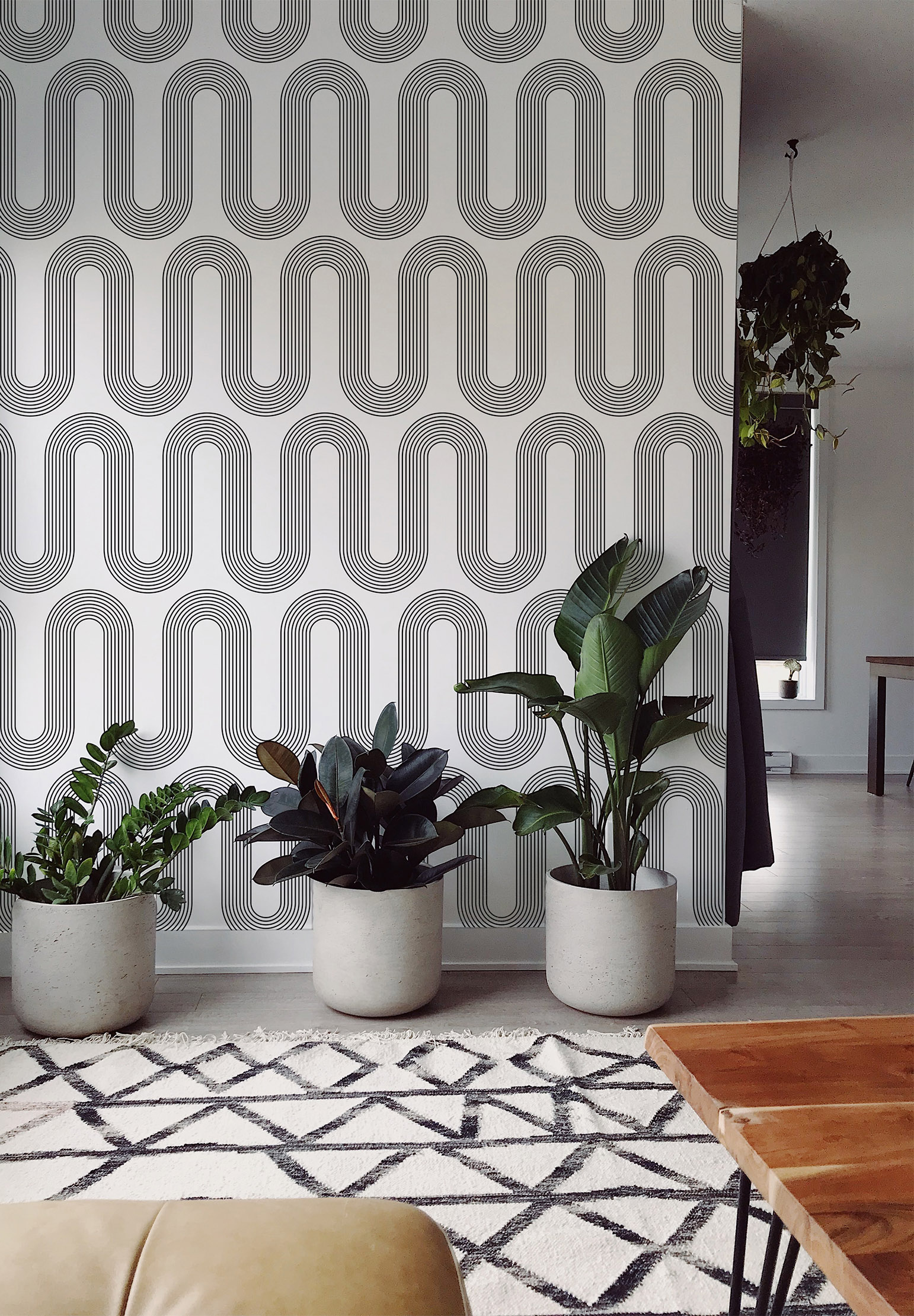 Curved lines wallpaper in black and white