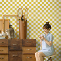 papel pintado 246 espacios públicos en damero amarillo y blanco