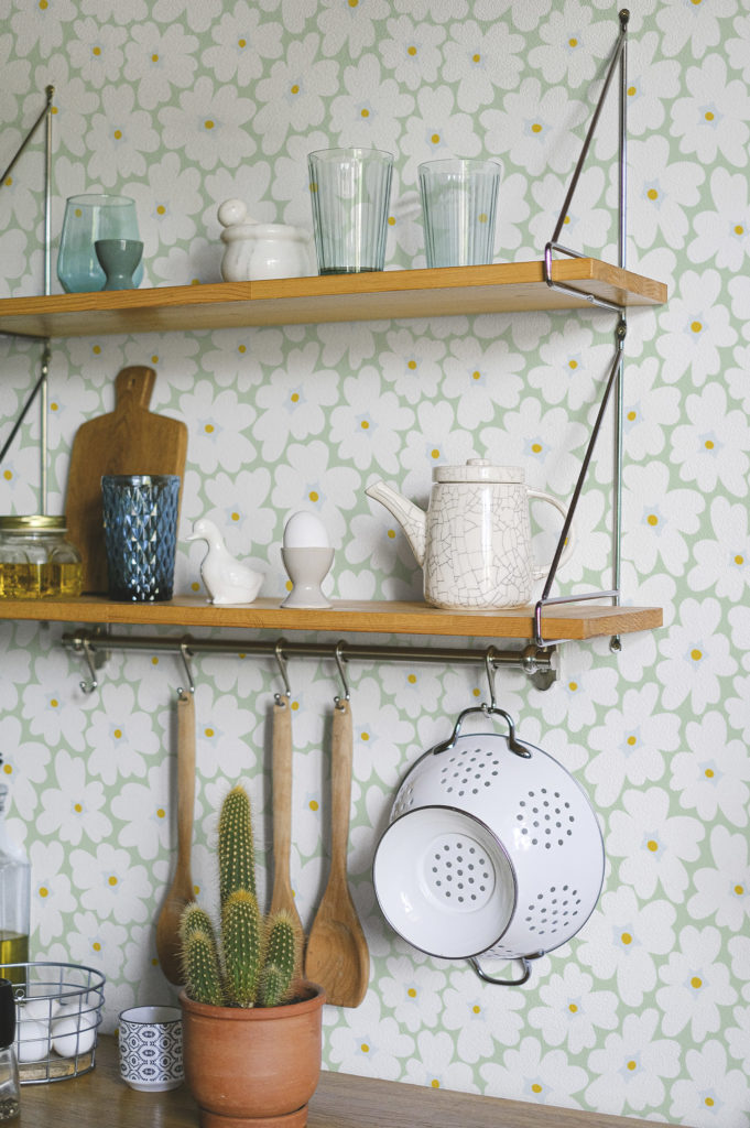 N 301 Papier peint cuisine fleurs vintage fond vert