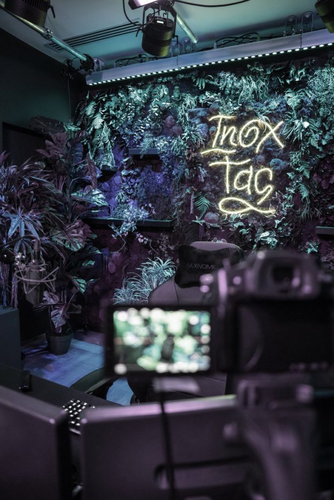 Décor papier peint jungle panoramique d'inoxtag