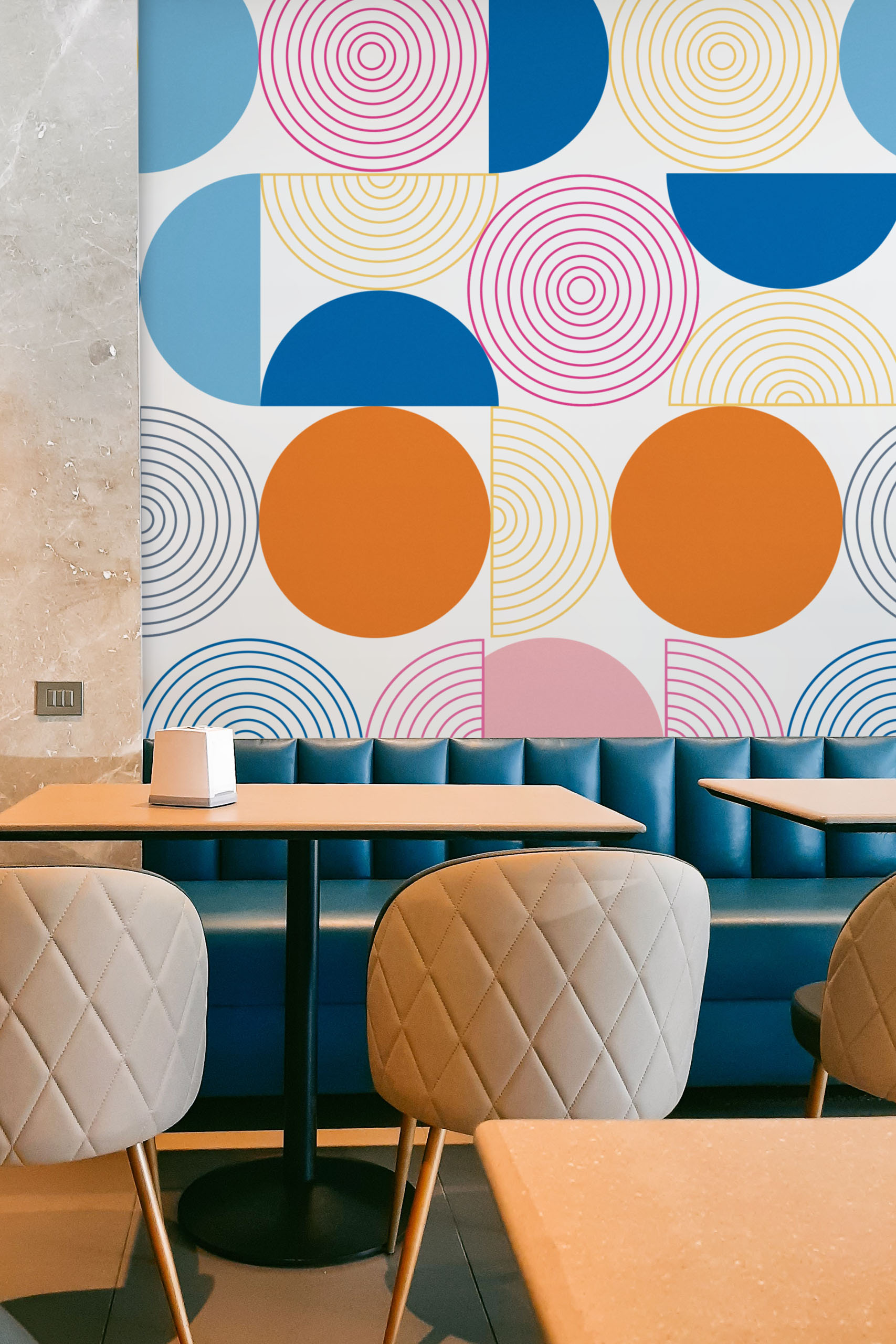 n415 papier peint géométrique multicolore espace public