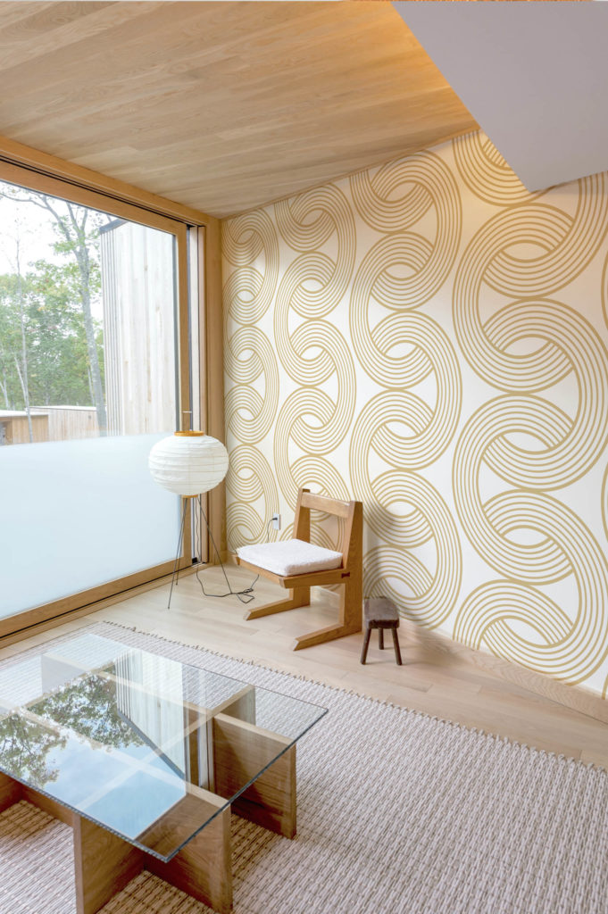 salon doré papier peint entrelacé art déco vintage géométrique